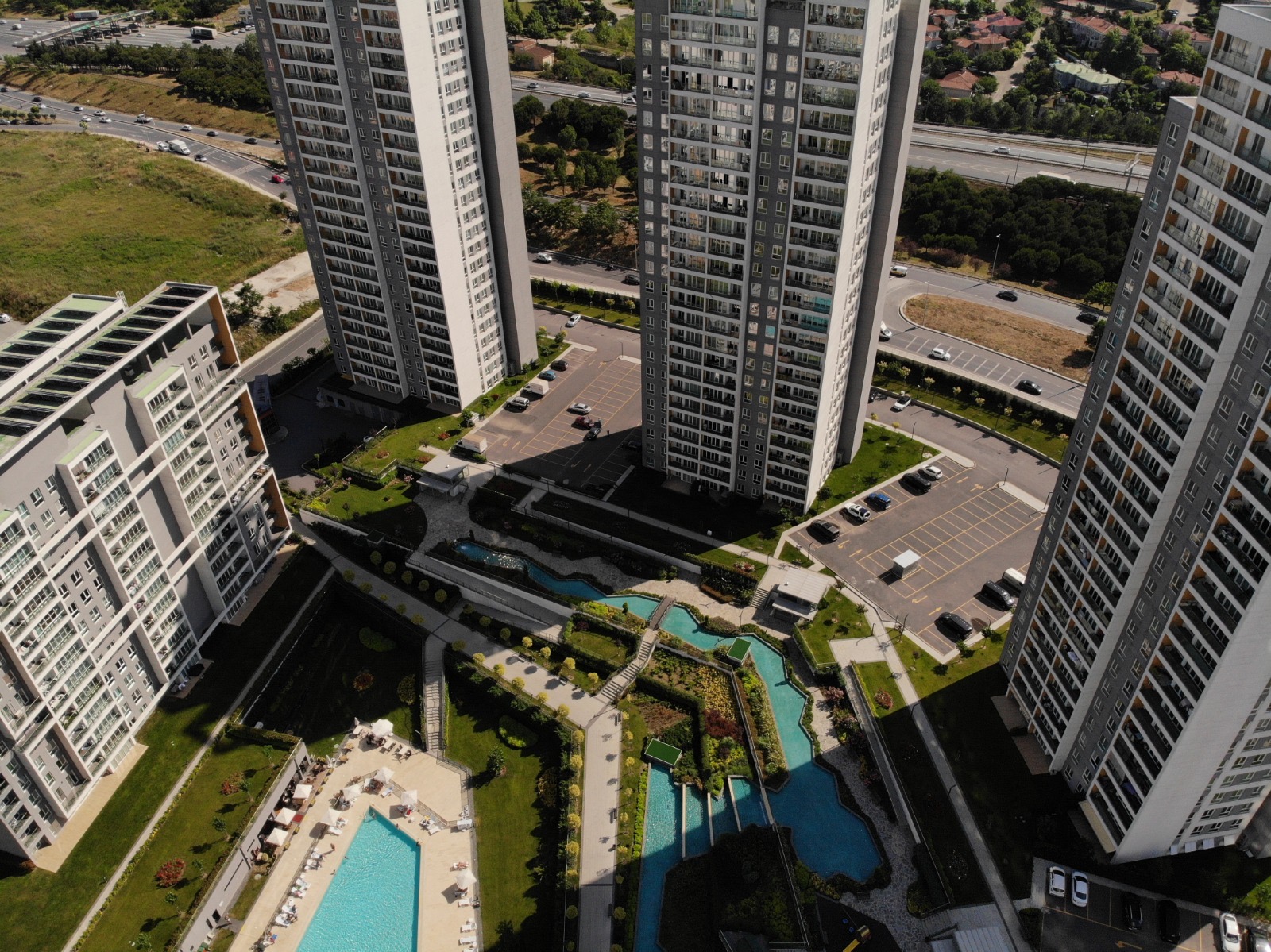 1+1 34th Floor Apartment in Bahcesehir with Lake View